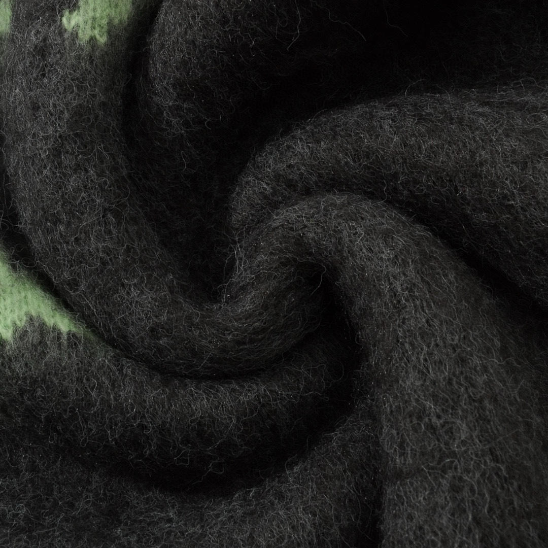 【GIVENCHY  公式旗艦店】ジバンシー  セーター好評に付き再入荷！241231