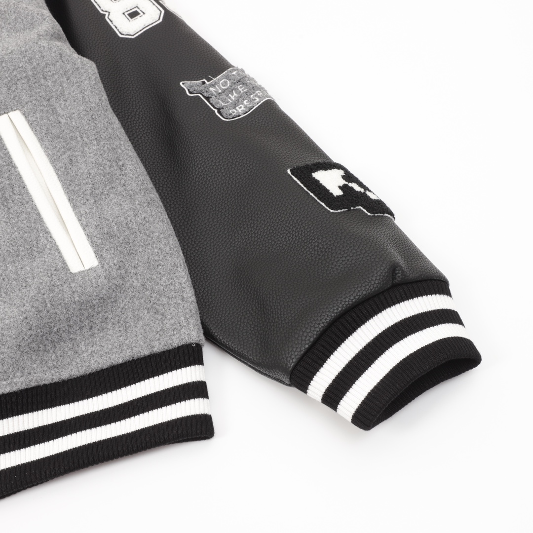 【ThomBrowne  公式旗艦店】トムブラウン  ジャケット着 好評に付き再入荷！250106