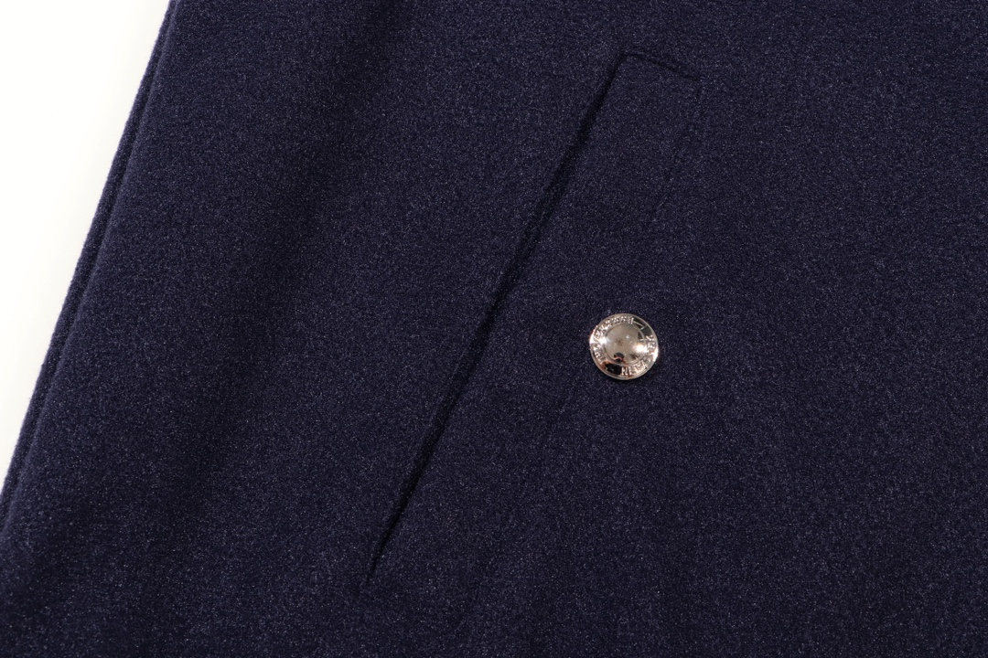 【ThomBrowne  公式旗艦店】トムブラウン  ジャケット着 好評に付き再入荷！250106