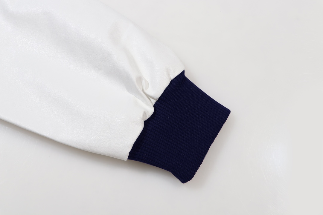 【ThomBrowne  公式旗艦店】トムブラウン  ジャケット着 好評に付き再入荷！250106