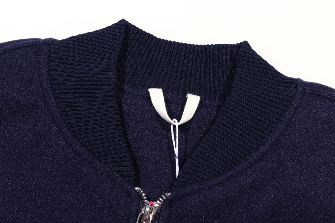 【ThomBrowne  公式旗艦店】トムブラウン  ジャケット着 好評に付き再入荷！250106