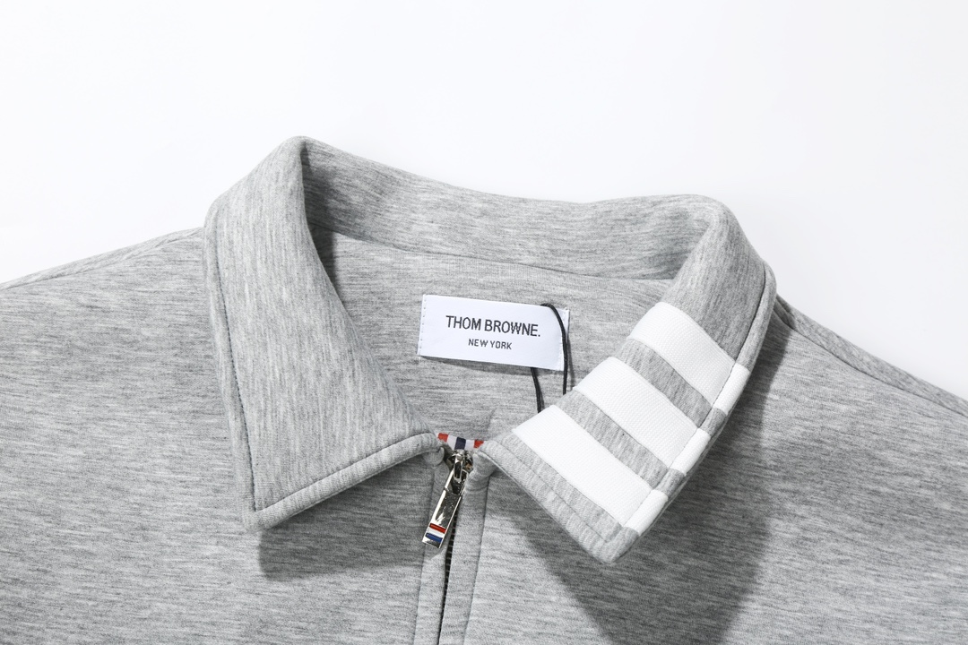 【ThomBrowne  公式旗艦店】トムブラウン  ジャケット着 好評に付き再入荷！250106