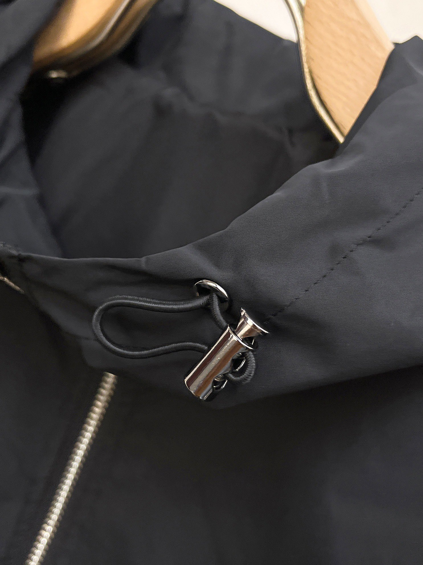 【ThomBrowne】トムブラウン   ジャケット着ご好評に付き再入荷！240926