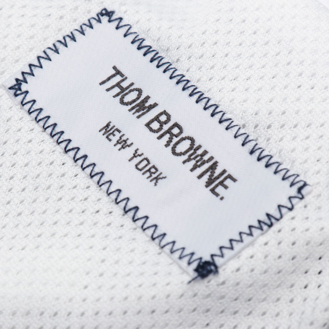 【ThomBrowne  公式旗艦店】トムブラウン  ジャケット着 好評に付き再入荷！250106