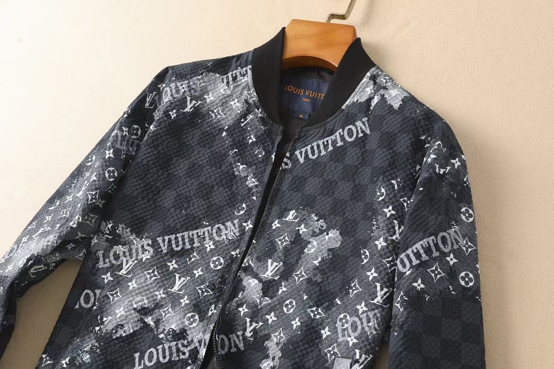 【LOUIS VUITTON 公式旗艦店】ルイヴィトン  ジャケット着 ご好評に付き再入荷！250106