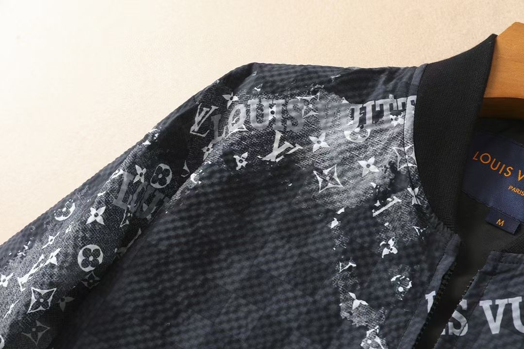 【LOUIS VUITTON 公式旗艦店】ルイヴィトン  ジャケット着 ご好評に付き再入荷！250106