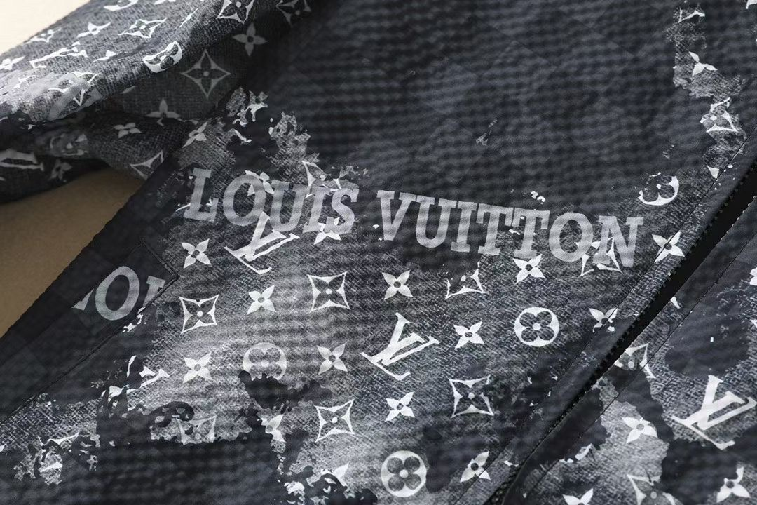 【LOUIS VUITTON 公式旗艦店】ルイヴィトン  ジャケット着 ご好評に付き再入荷！250106