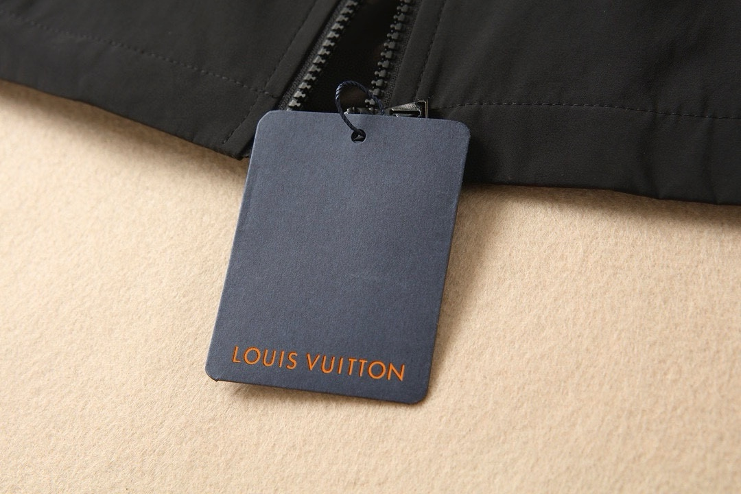 【LOUIS VUITTON 公式旗艦店】ルイヴィトン  ジャケット着 ご好評に付き再入荷！250106