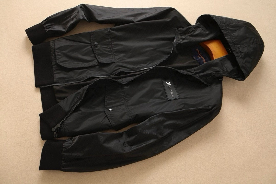 【LOUIS VUITTON 公式旗艦店】ルイヴィトン  ジャケット着 ご好評に付き再入荷！250106