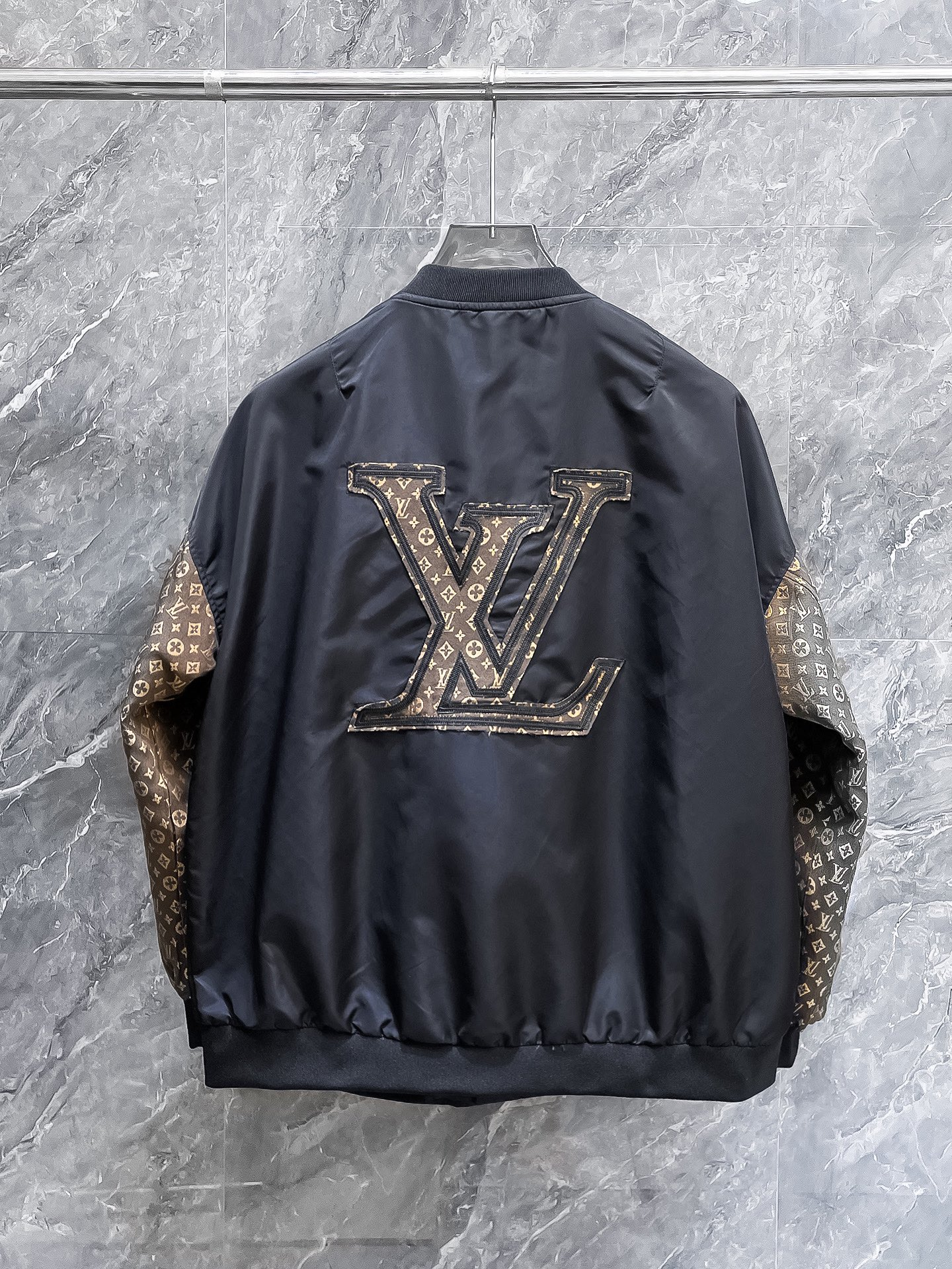 LV【LOUIS VUITTON 公式旗艦店】ルイヴィトン  ジャケット着 ご好評に付き再入荷！250106