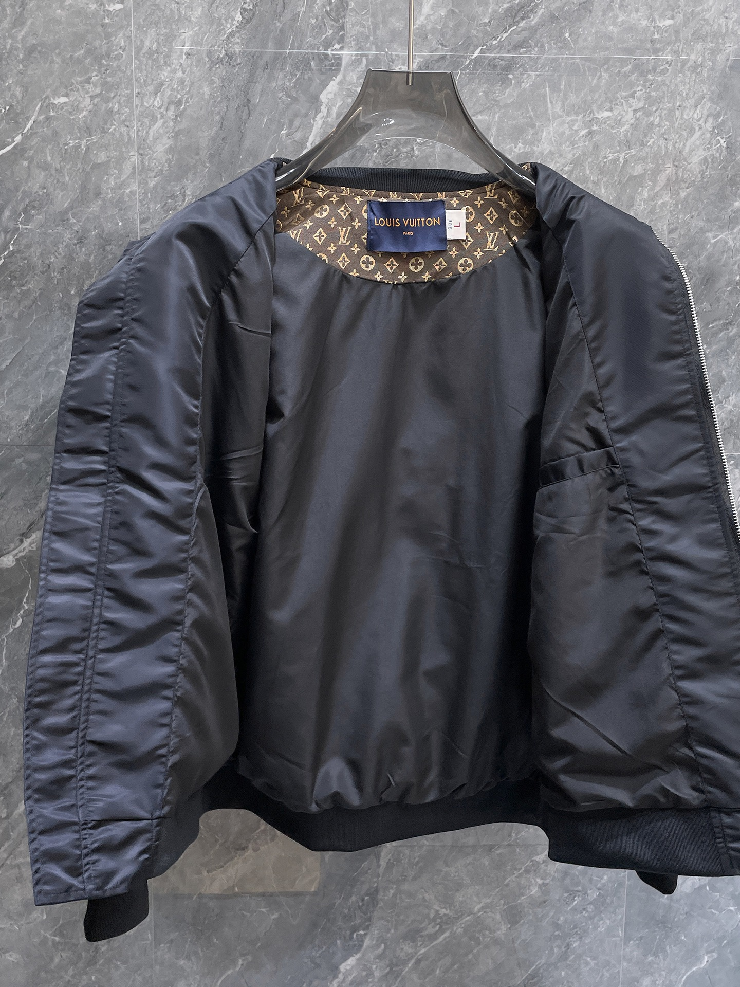 LV【LOUIS VUITTON 公式旗艦店】ルイヴィトン  ジャケット着 ご好評に付き再入荷！250106