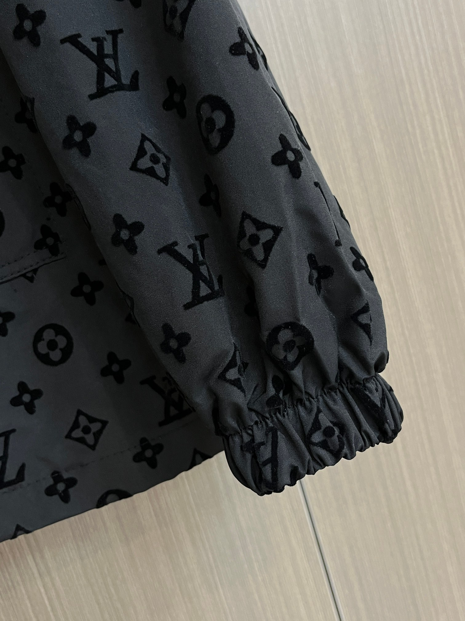LV【LOUIS VUITTON 公式旗艦店】ルイヴィトン  ジャケット着 ご好評に付き再入荷！250106