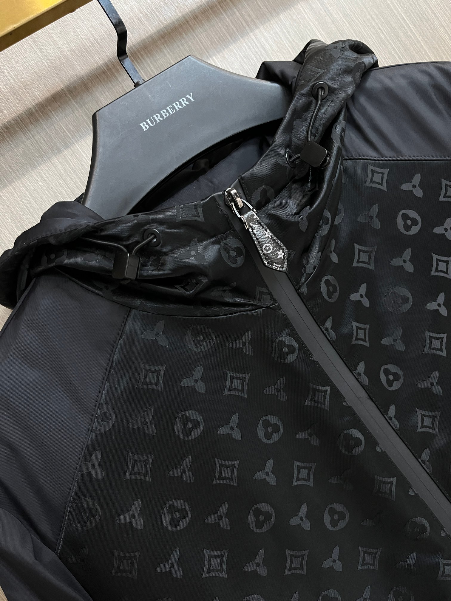 LV【LOUIS VUITTON 公式旗艦店】ルイヴィトン  ジャケット着 ご好評に付き再入荷！250106