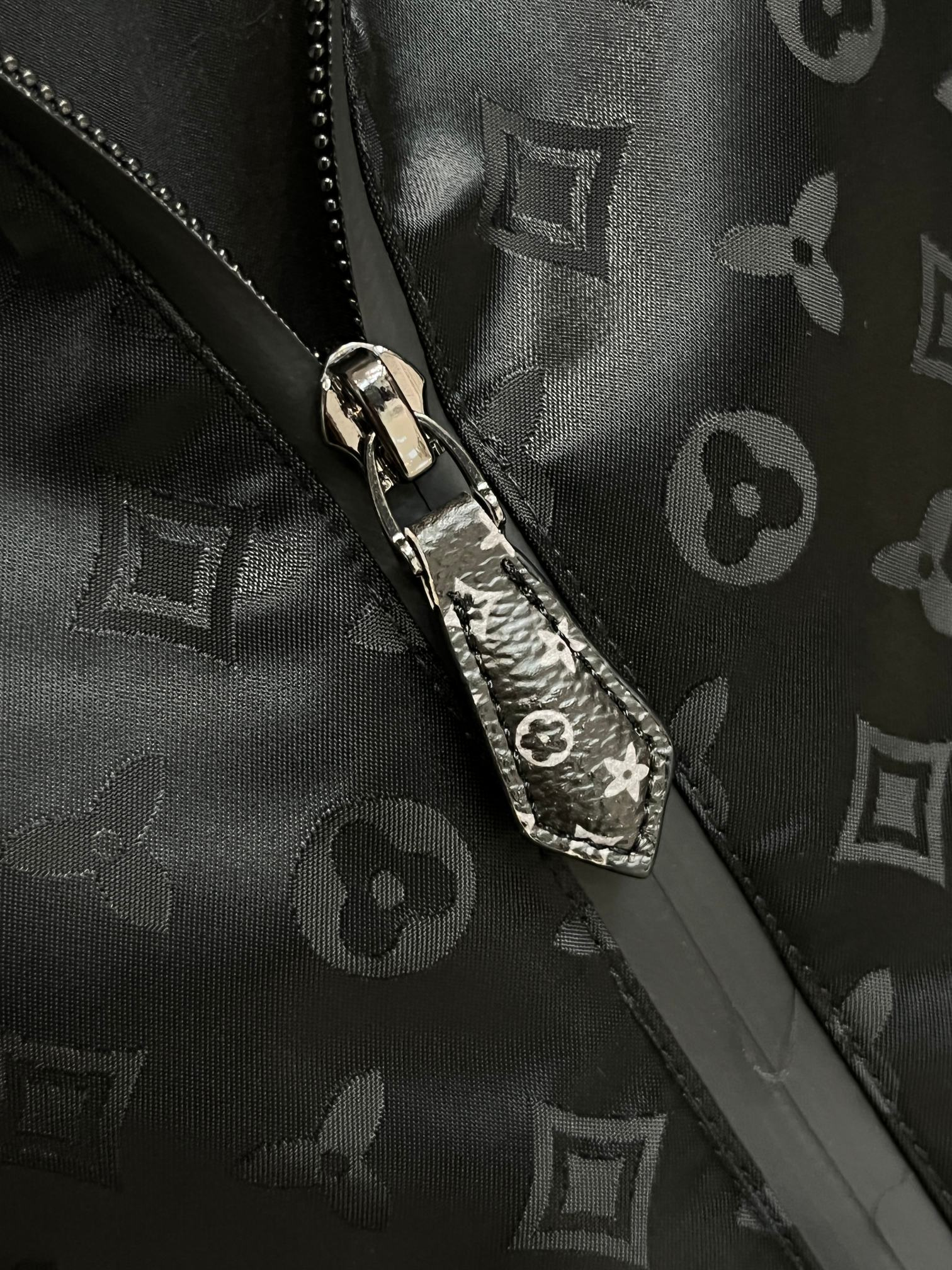 LV【LOUIS VUITTON 公式旗艦店】ルイヴィトン  ジャケット着 ご好評に付き再入荷！250106