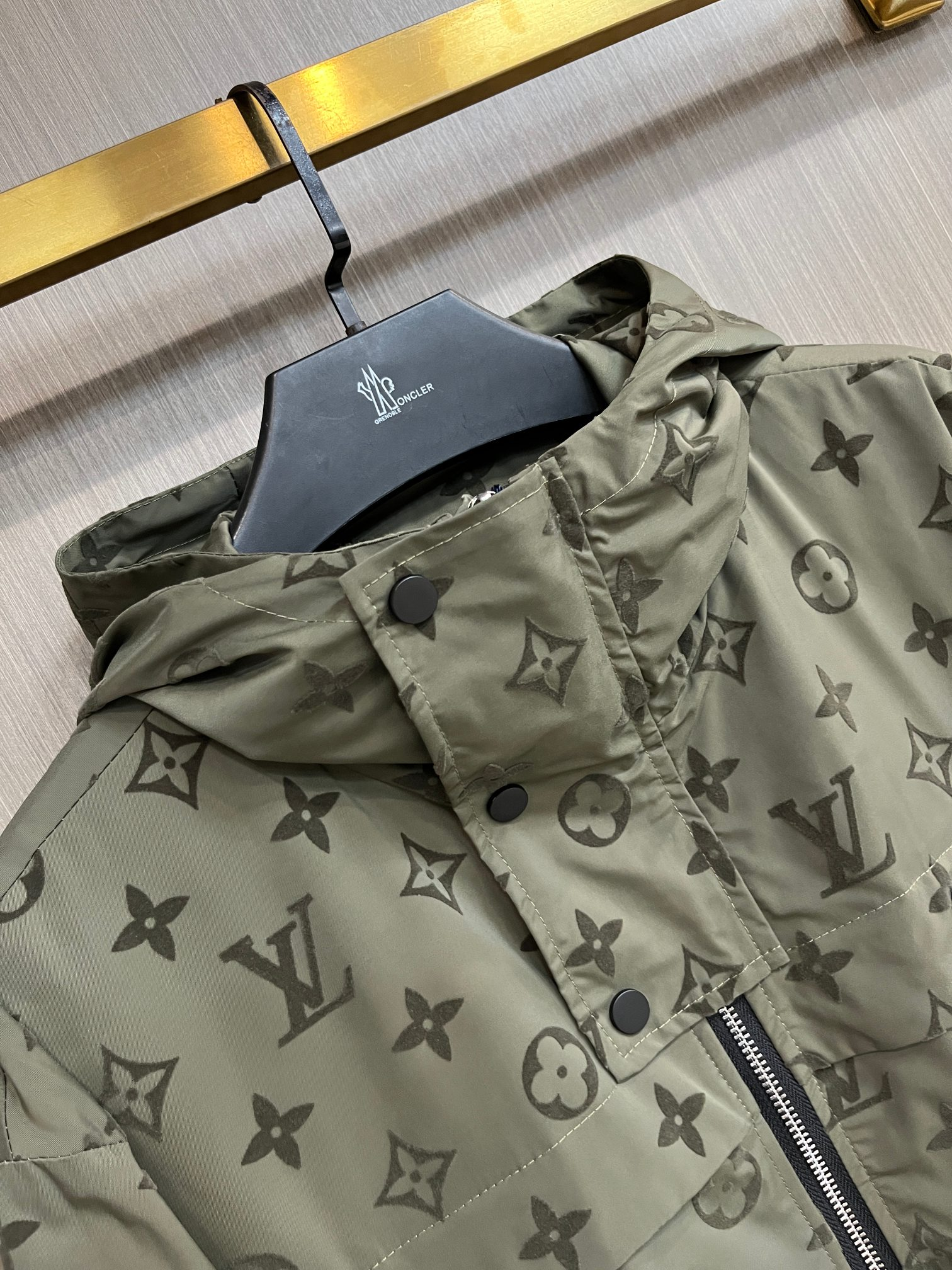 LV【LOUIS VUITTON 公式旗艦店】ルイヴィトン  ジャケット着 ご好評に付き再入荷！250106