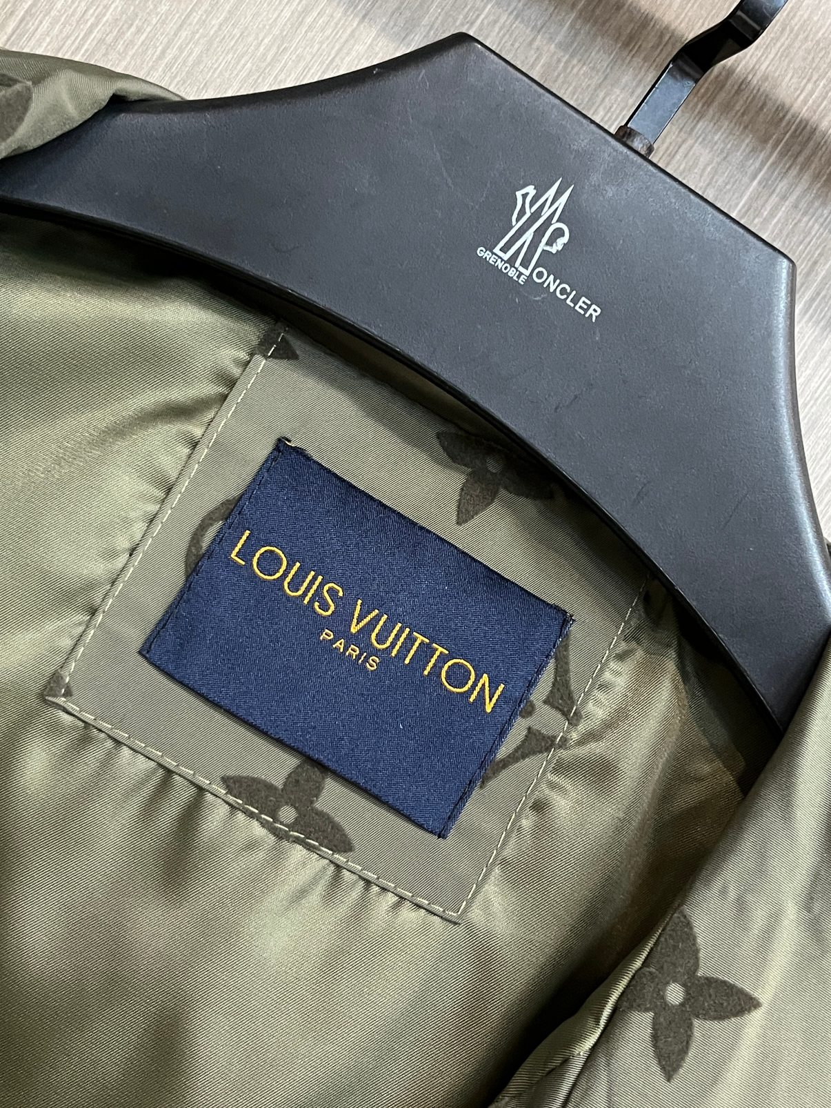 LV【LOUIS VUITTON 公式旗艦店】ルイヴィトン  ジャケット着 ご好評に付き再入荷！250106