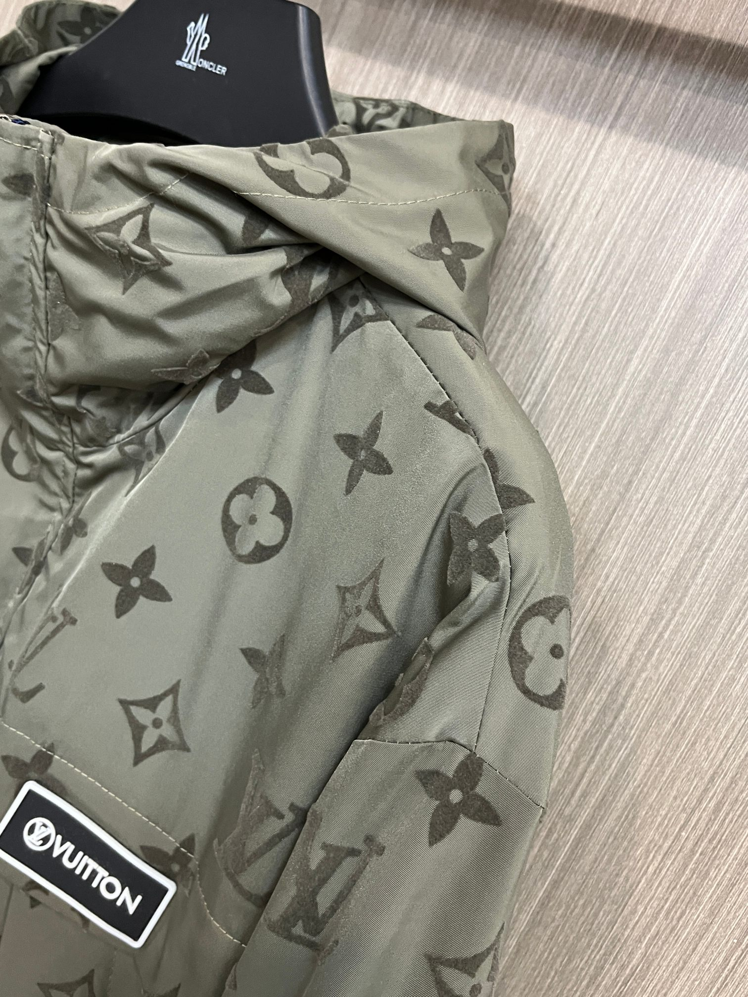 LV【LOUIS VUITTON 公式旗艦店】ルイヴィトン  ジャケット着 ご好評に付き再入荷！250106