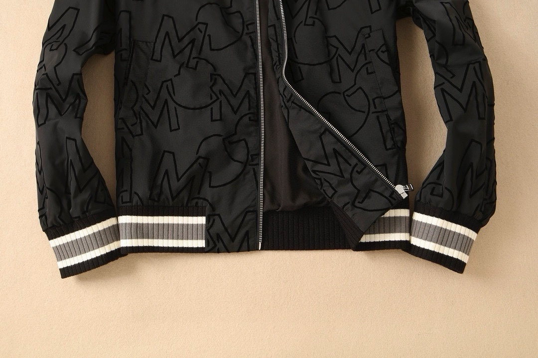 【MONCLER 公式旗艦店】 モンクレール  ジャケット着 ご好評に付き再入荷！241023