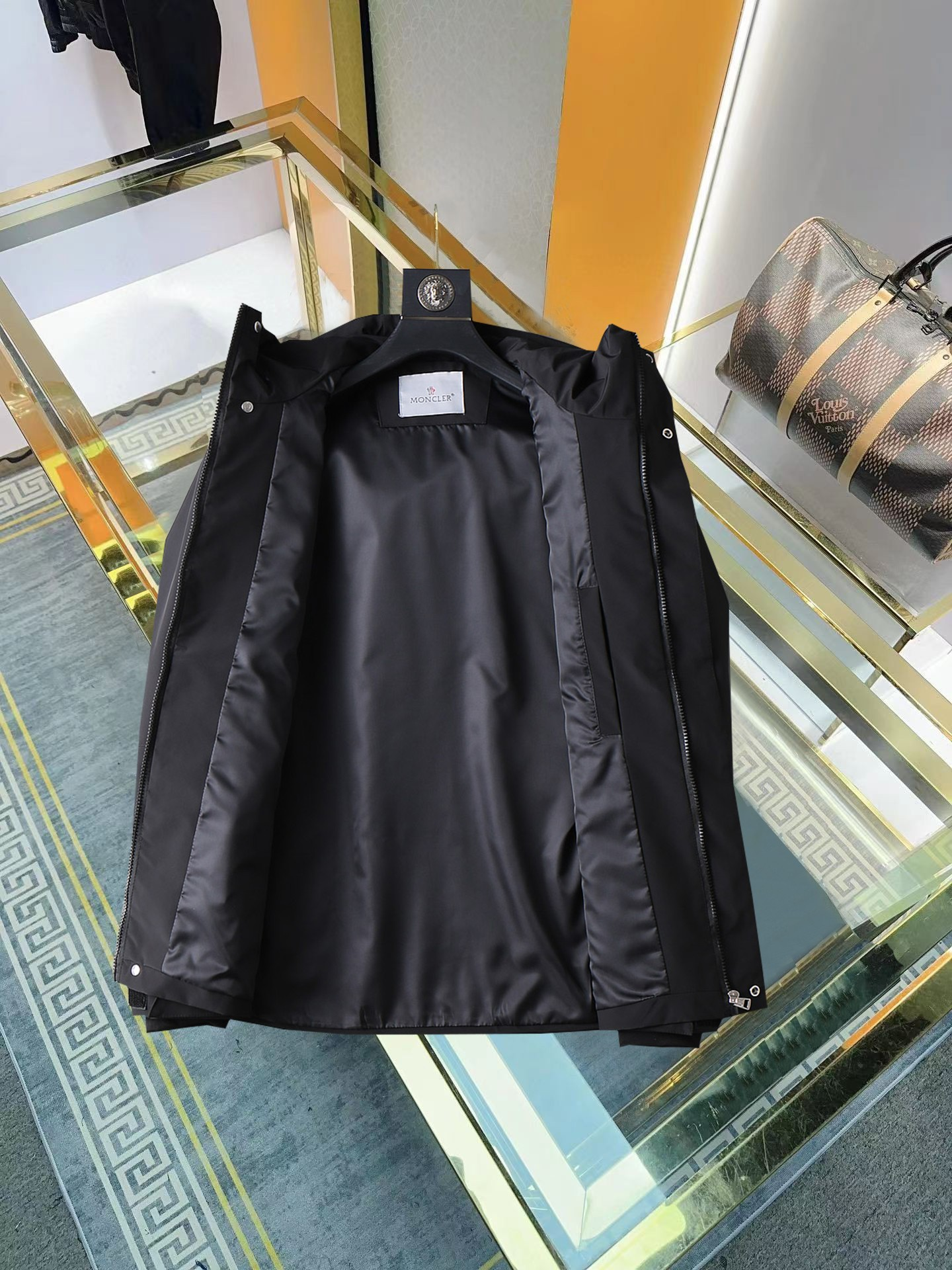 【MONCLER 公式旗艦店】 モンクレール  ジャケット着 ご好評に付き再入荷！241023