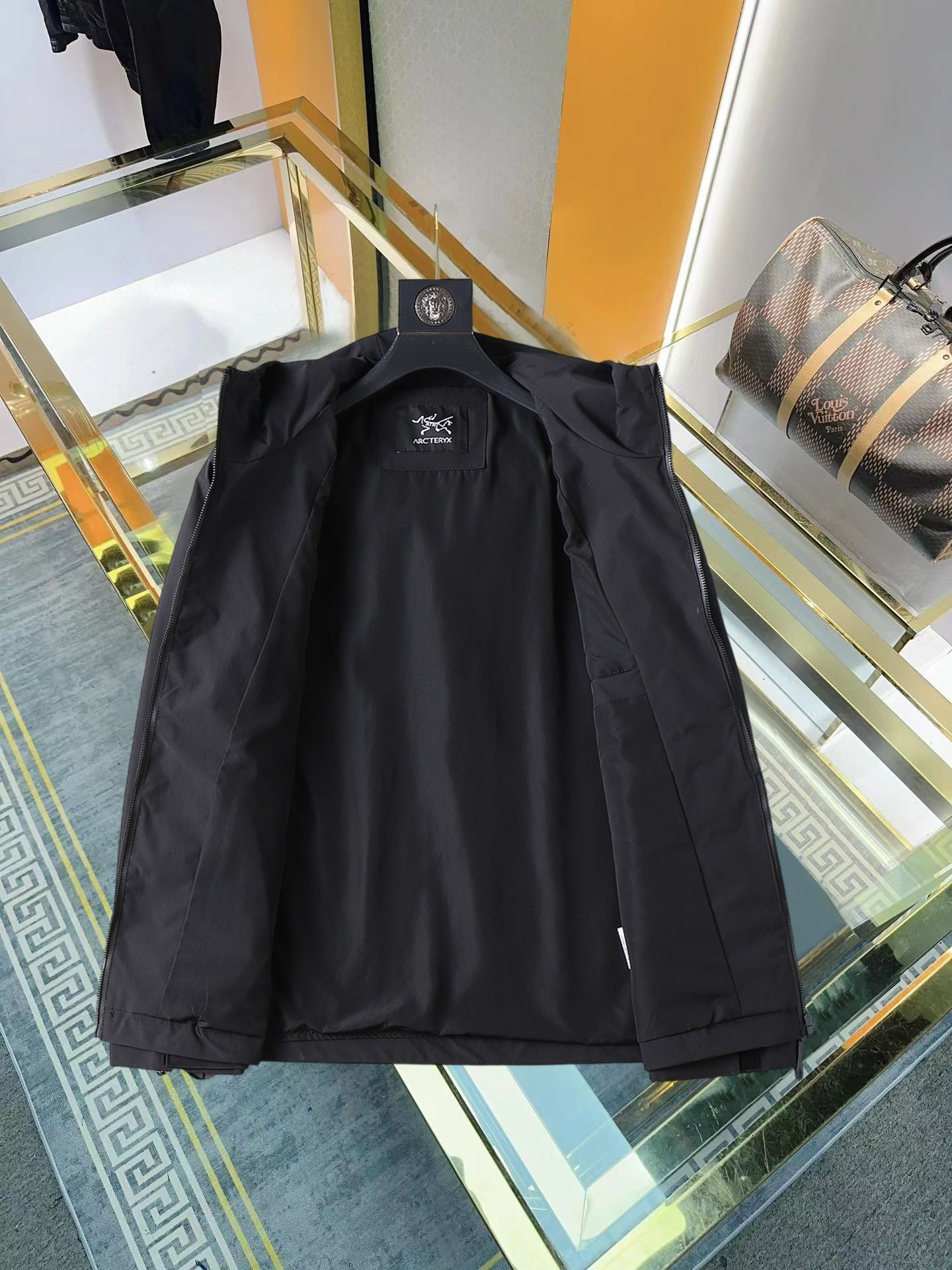 【ARCTERYX  公式旗艦店】アークテリクス  ジャケット着 ご好評に付き再入荷！250107