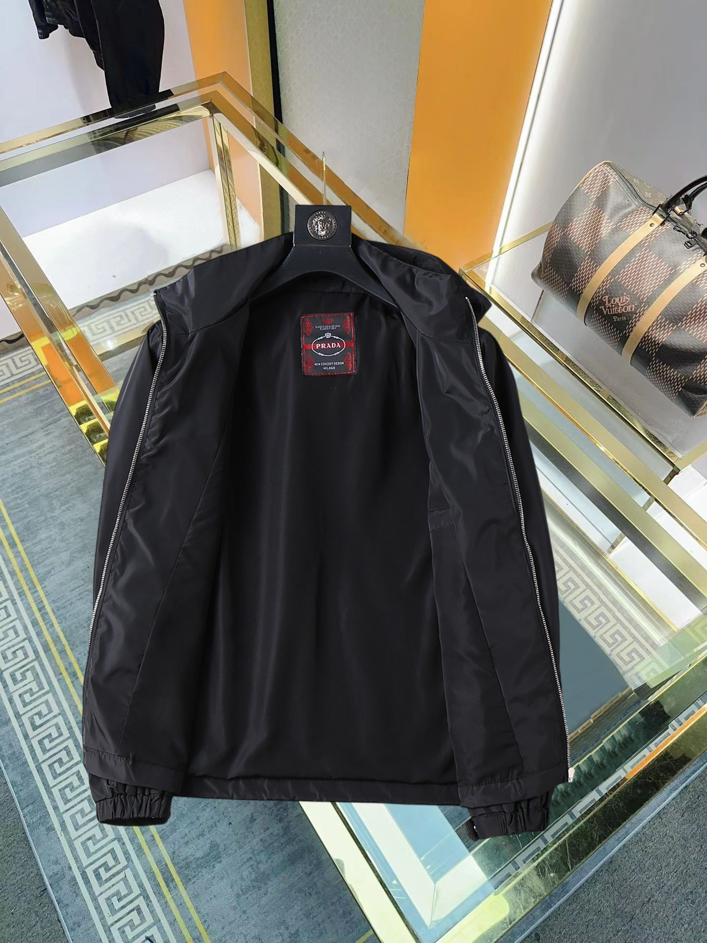 【PRADA  公式旗艦店】プラダ   ジャケット着 ご好評に付き再入荷！250106