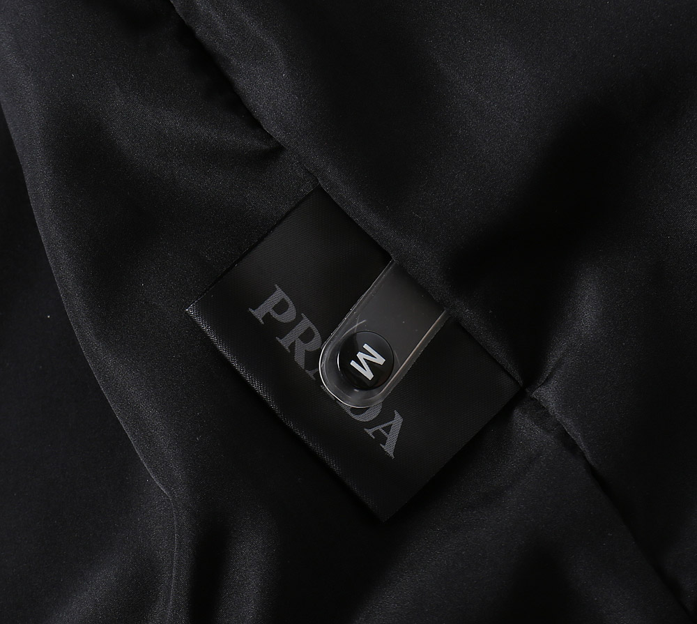 【PRADA  公式旗艦店】プラダ   ジャケット着 ご好評に付き再入荷！250106
