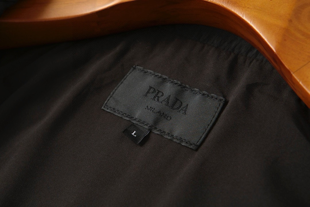 【PRADA  公式旗艦店】プラダ   ジャケット着 ご好評に付き再入荷！250106