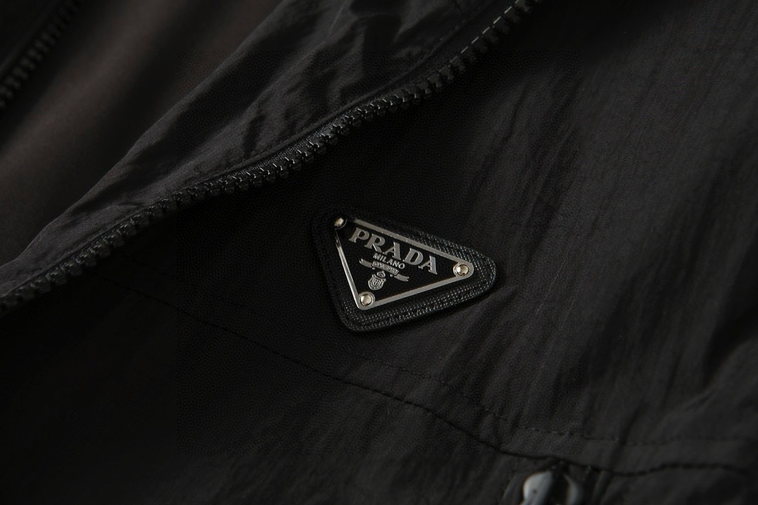 【PRADA  公式旗艦店】プラダ   ジャケット着 ご好評に付き再入荷！250106