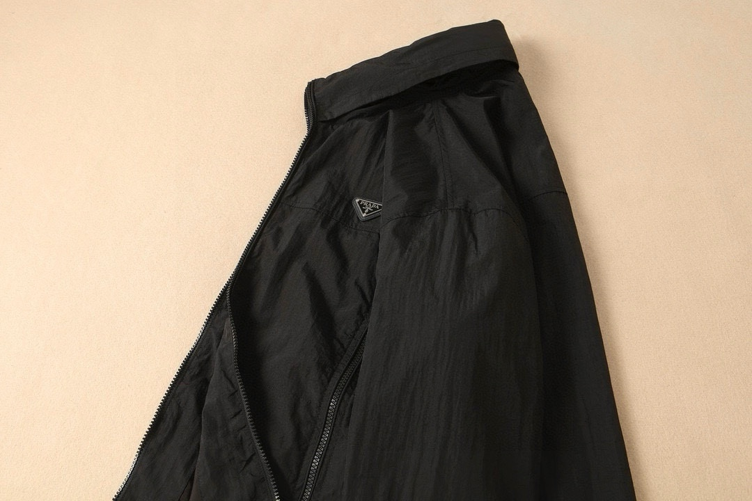 【PRADA  公式旗艦店】プラダ   ジャケット着 ご好評に付き再入荷！250106