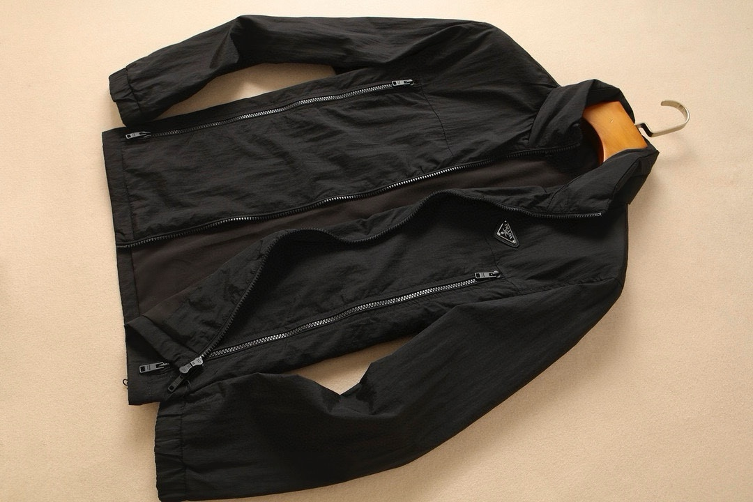 【PRADA  公式旗艦店】プラダ   ジャケット着 ご好評に付き再入荷！250106