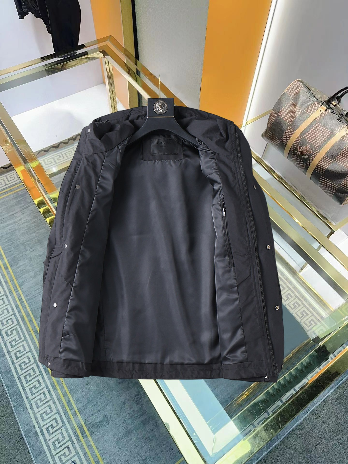 【PRADA  公式旗艦店】プラダ   ジャケット着 ご好評に付き再入荷！250107