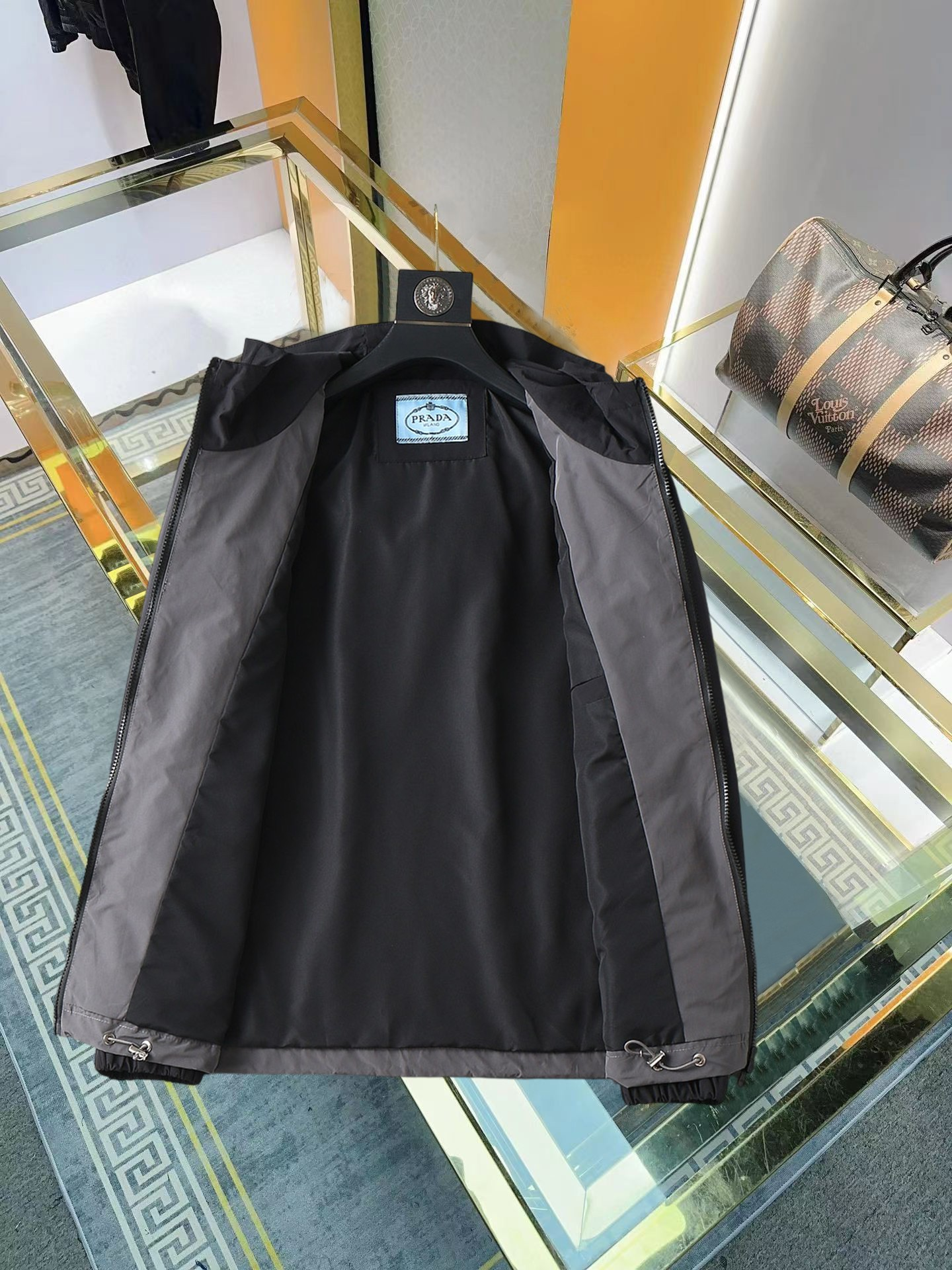 【PRADA  公式旗艦店】プラダ   ジャケット着 ご好評に付き再入荷！250107