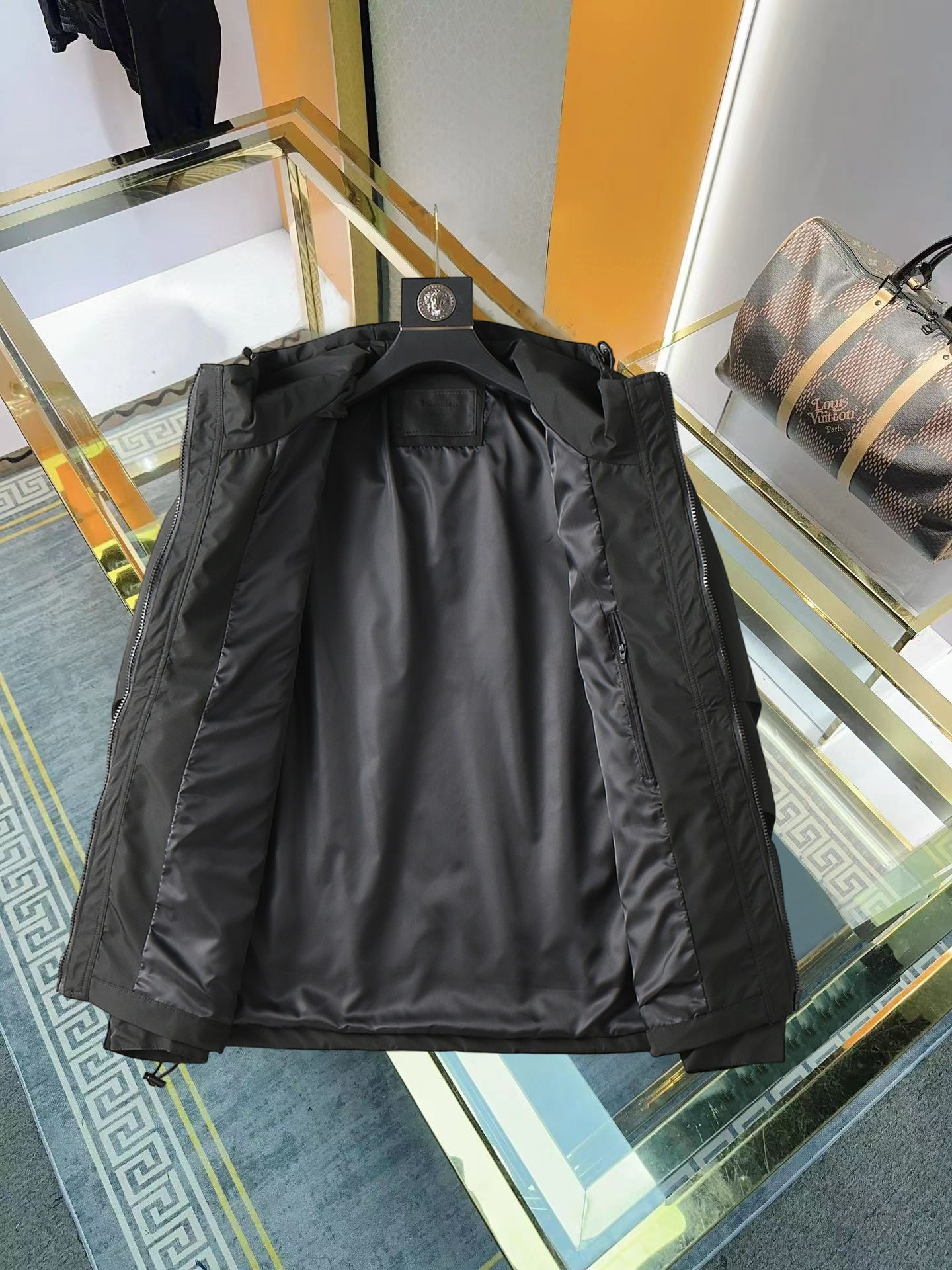 【PRADA  公式旗艦店】プラダ   ジャケット着 ご好評に付き再入荷！250107