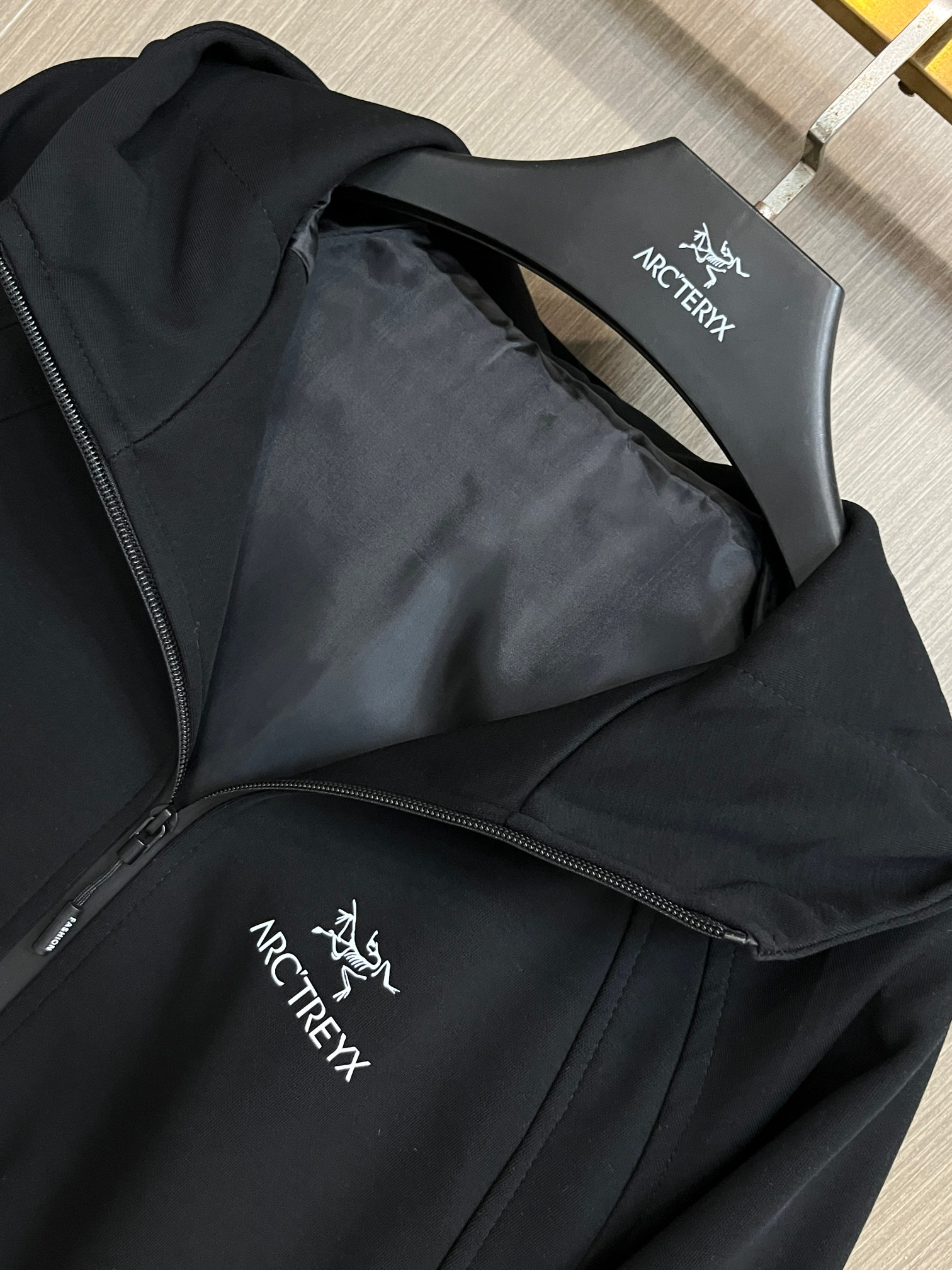 【ARCTERYX  公式旗艦店】アークテリクス  ジャケット着 ご好評に付き再入荷！250107