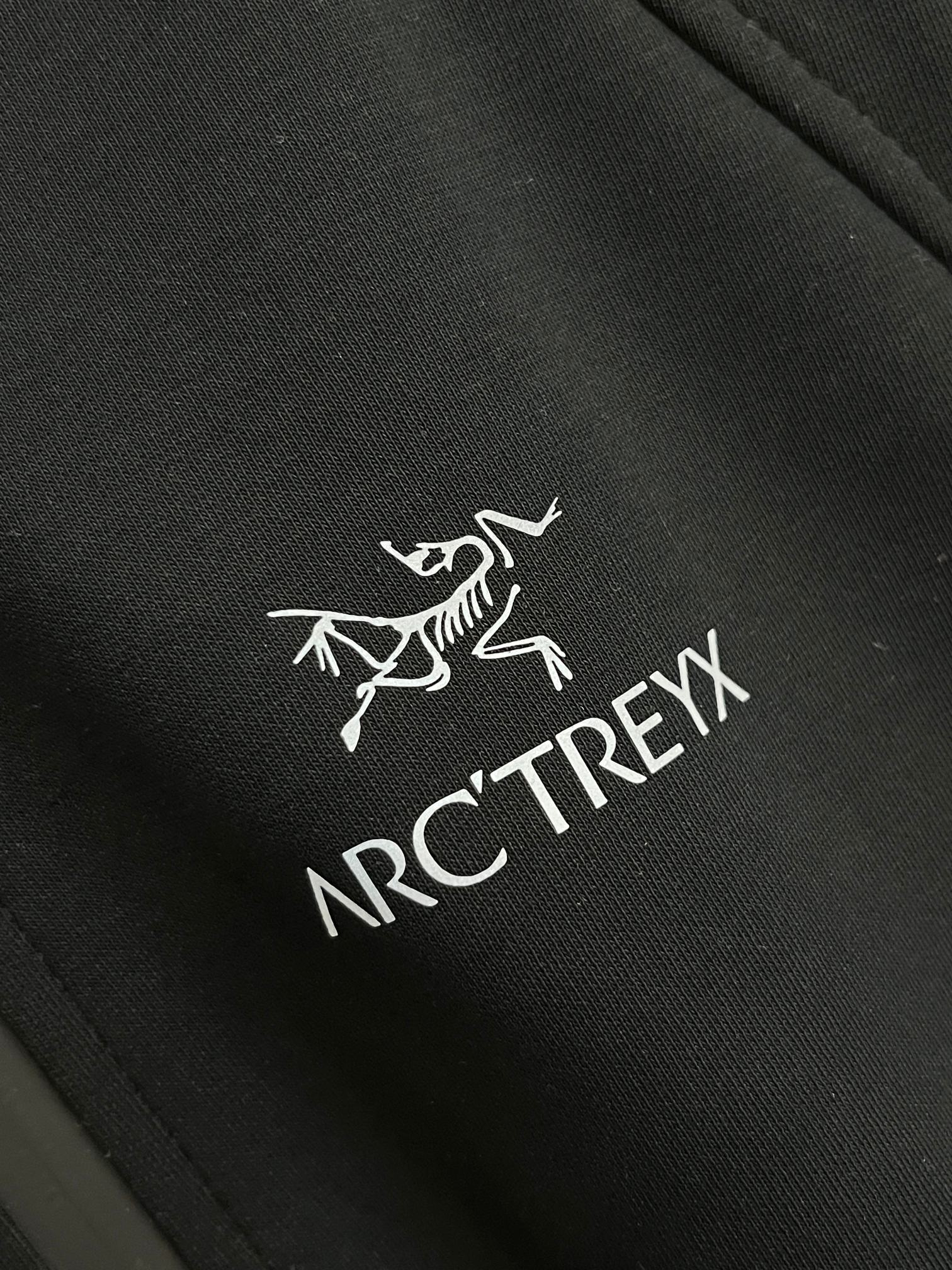 【ARCTERYX  公式旗艦店】アークテリクス  ジャケット着 ご好評に付き再入荷！250107