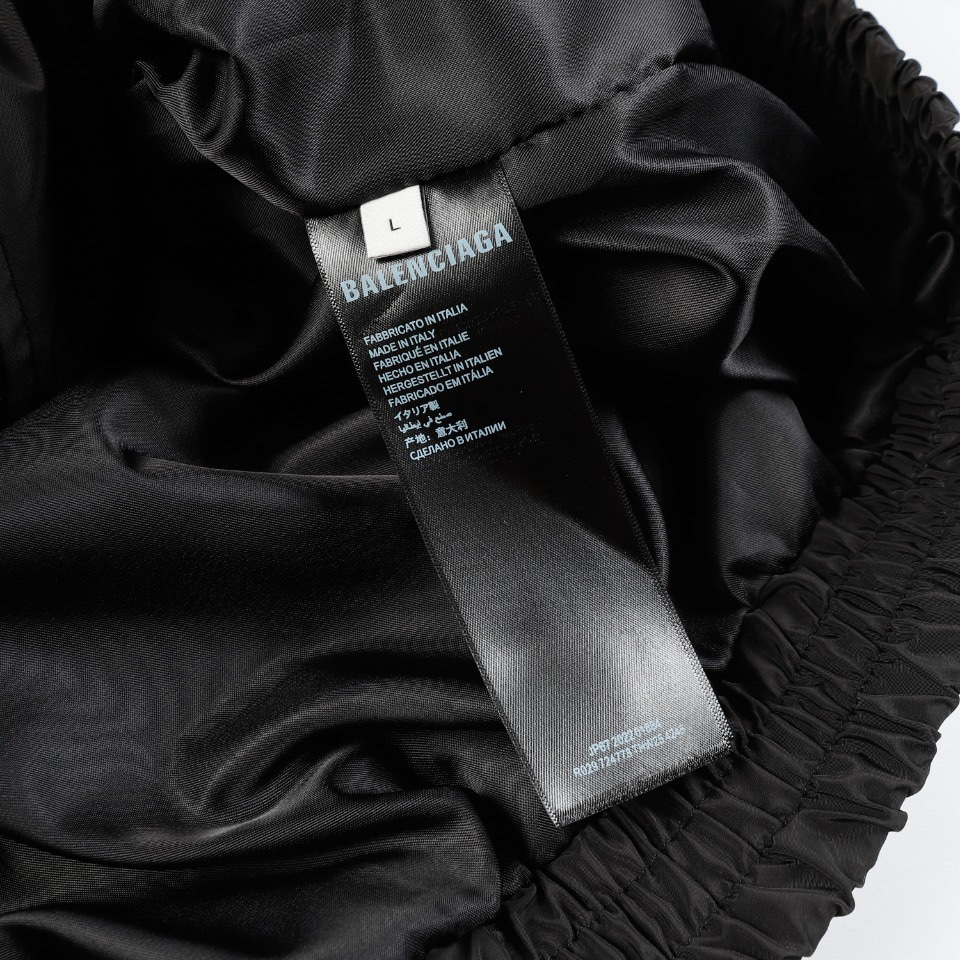 【BALENCIAGA  公式旗艦店】バレンシアガ    ジャケット着 好評に付き再入荷！250107