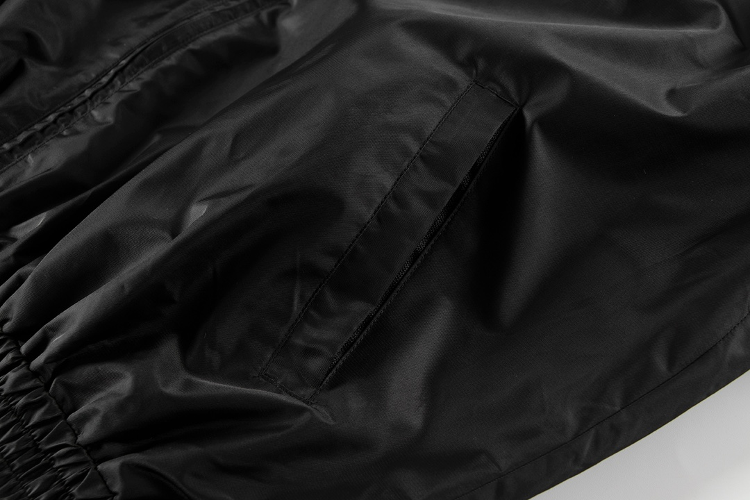 【BALENCIAGA  公式旗艦店】バレンシアガ    ジャケット着 好評に付き再入荷！250107