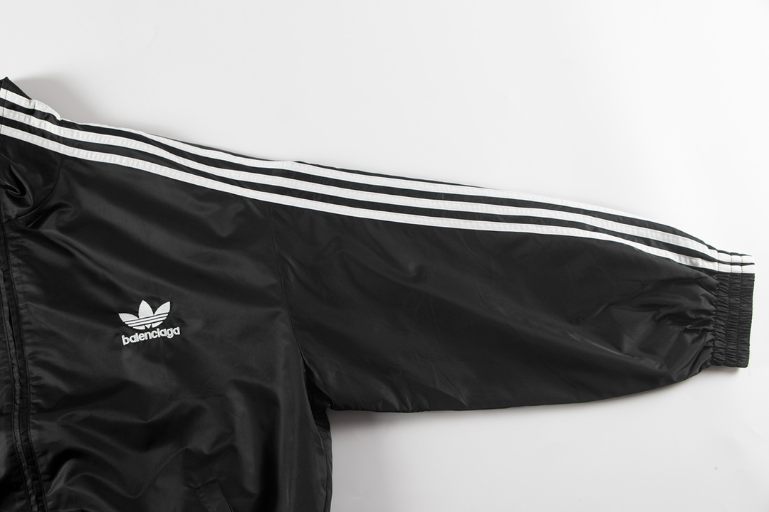 【BALENCIAGA  公式旗艦店】バレンシアガ    ジャケット着 好評に付き再入荷！250107