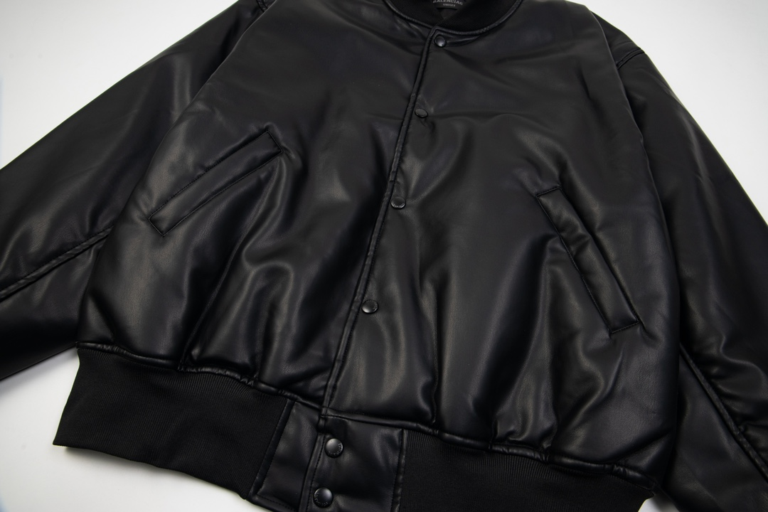 【BALENCIAGA  公式旗艦店】バレンシアガ    ジャケット着 好評に付き再入荷！250107