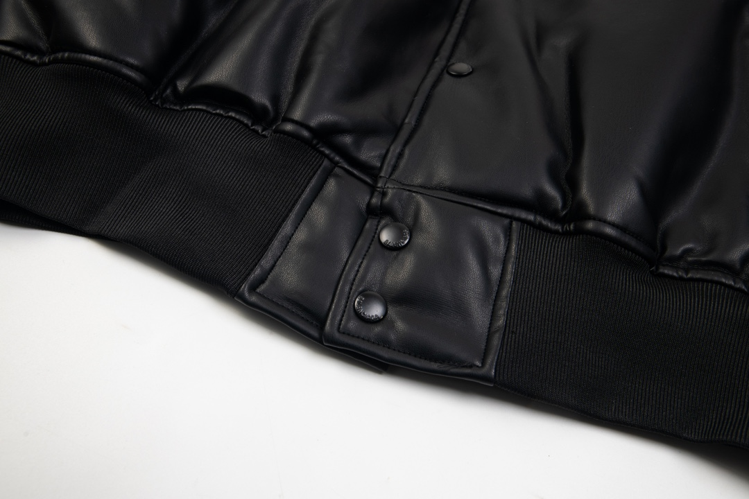 【BALENCIAGA  公式旗艦店】バレンシアガ    ジャケット着 好評に付き再入荷！250107