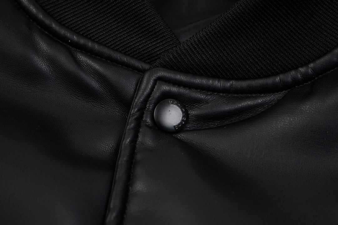 【BALENCIAGA  公式旗艦店】バレンシアガ    ジャケット着 好評に付き再入荷！250107