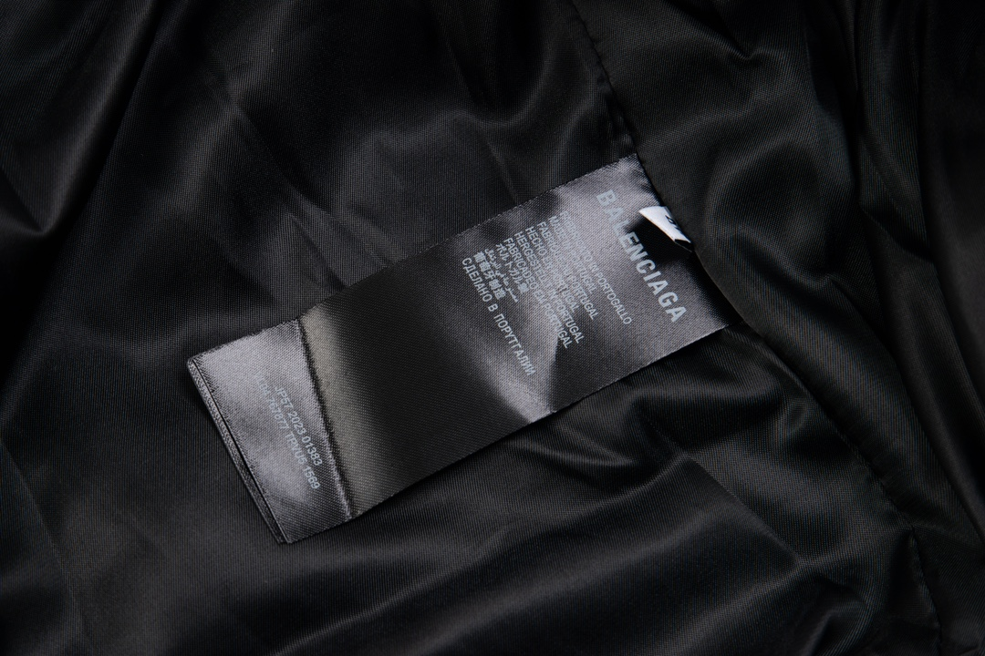 【BALENCIAGA  公式旗艦店】バレンシアガ    ジャケット着 好評に付き再入荷！250107