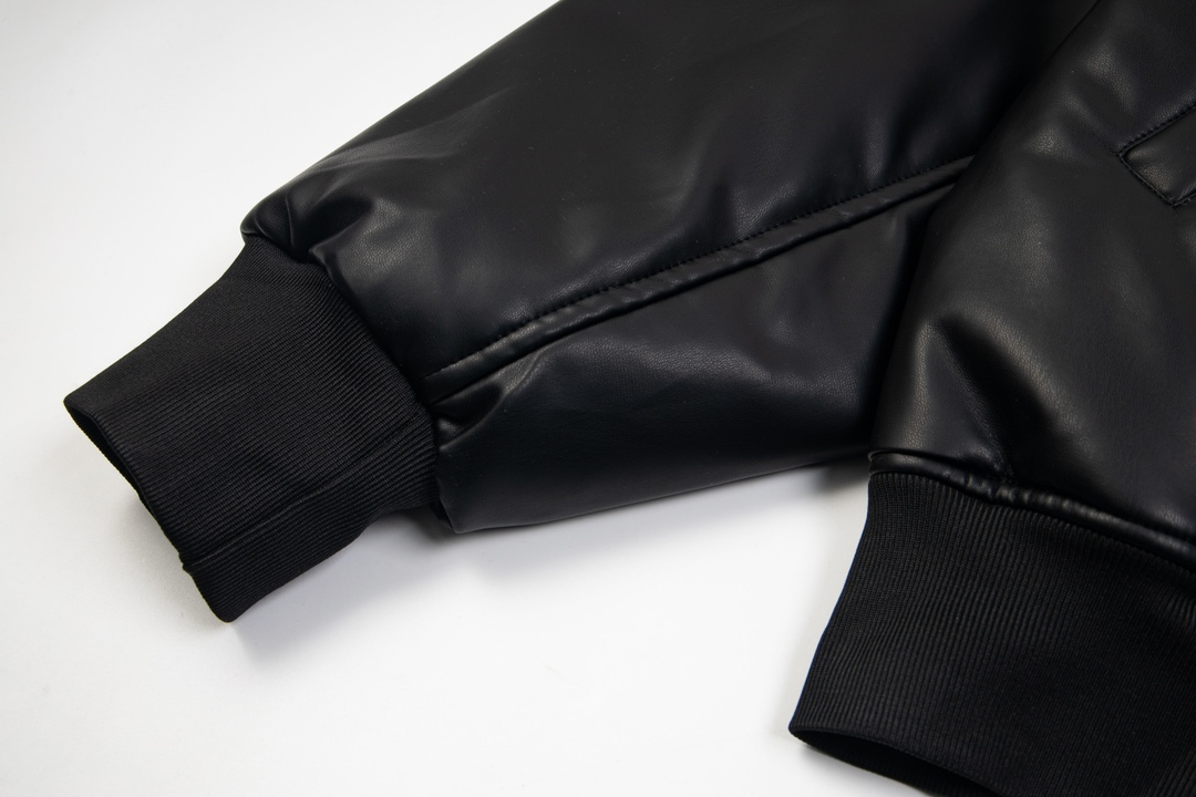 【BALENCIAGA  公式旗艦店】バレンシアガ    ジャケット着 好評に付き再入荷！250107