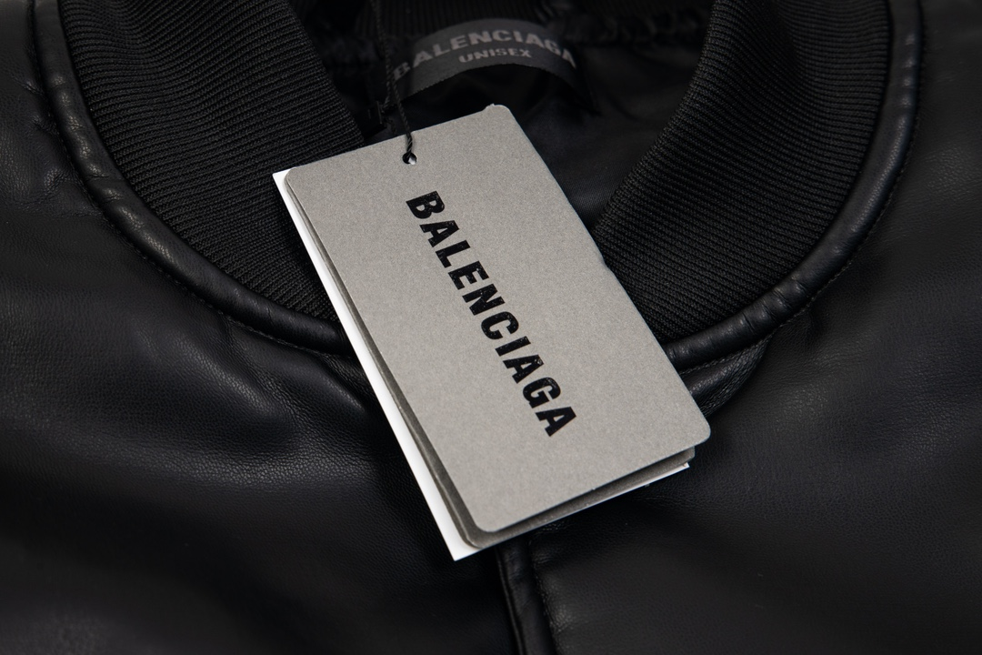 【BALENCIAGA  公式旗艦店】バレンシアガ    ジャケット着 好評に付き再入荷！250107
