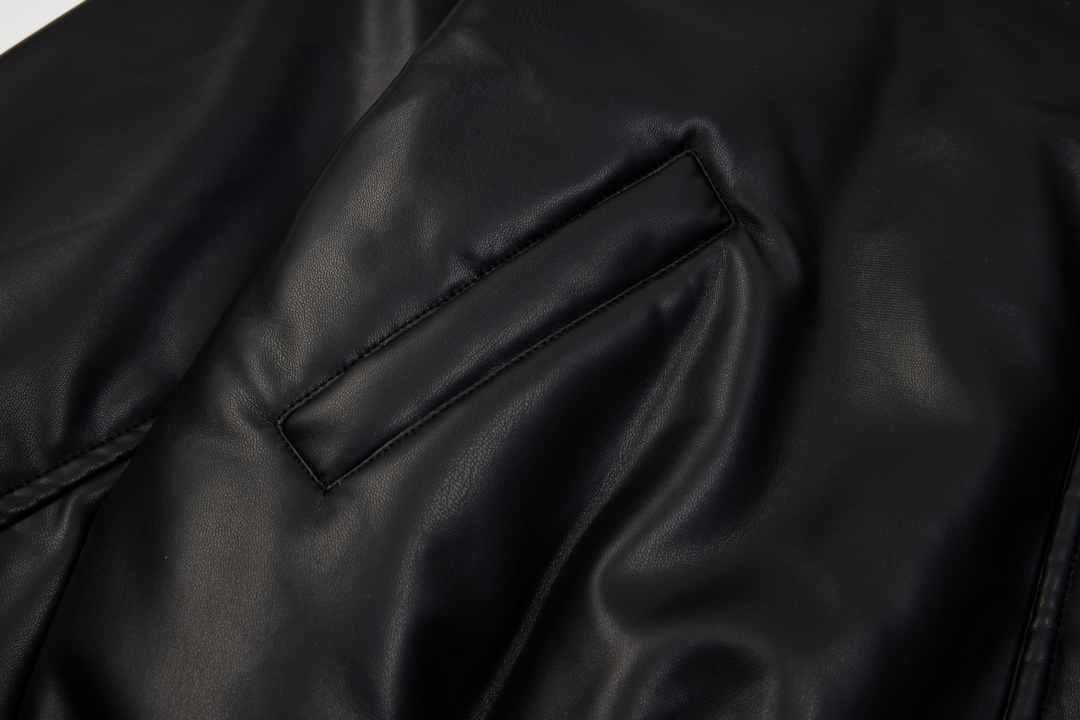 【BALENCIAGA  公式旗艦店】バレンシアガ    ジャケット着 好評に付き再入荷！250107