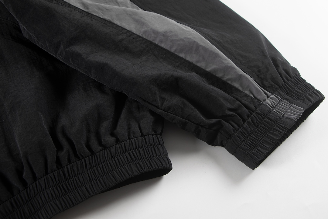 【BALENCIAGA  公式旗艦店】バレンシアガ    ジャケット着 好評に付き再入荷！250107