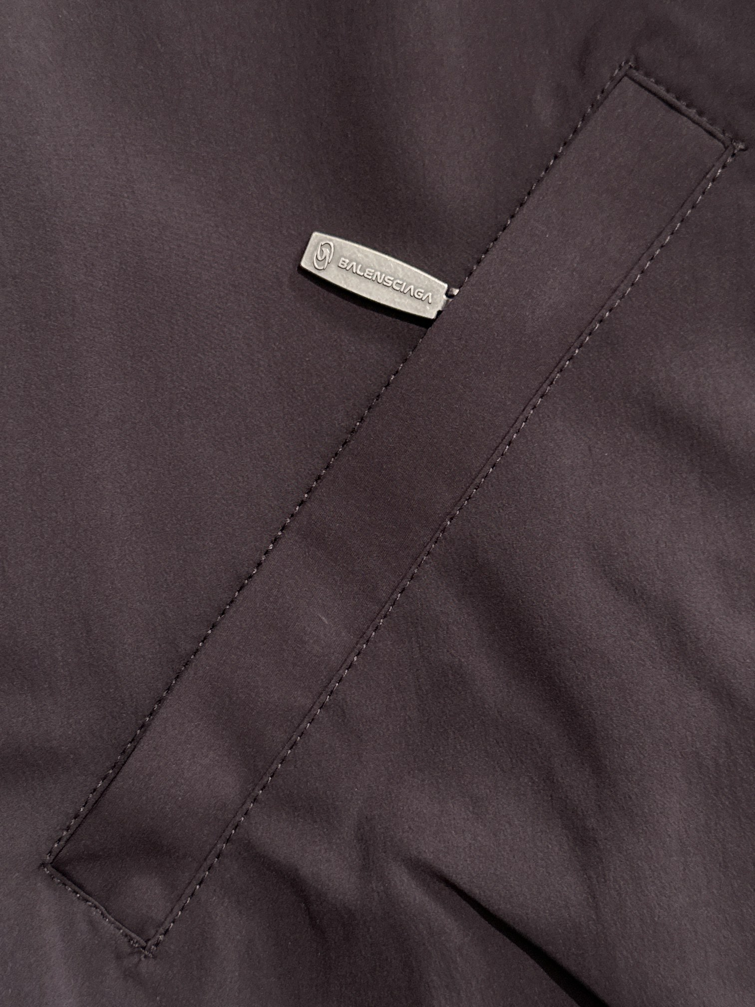 【BALENCIAGA  公式旗艦店】バレンシアガ   ジャケット着 ご好評に付き再入荷！250107