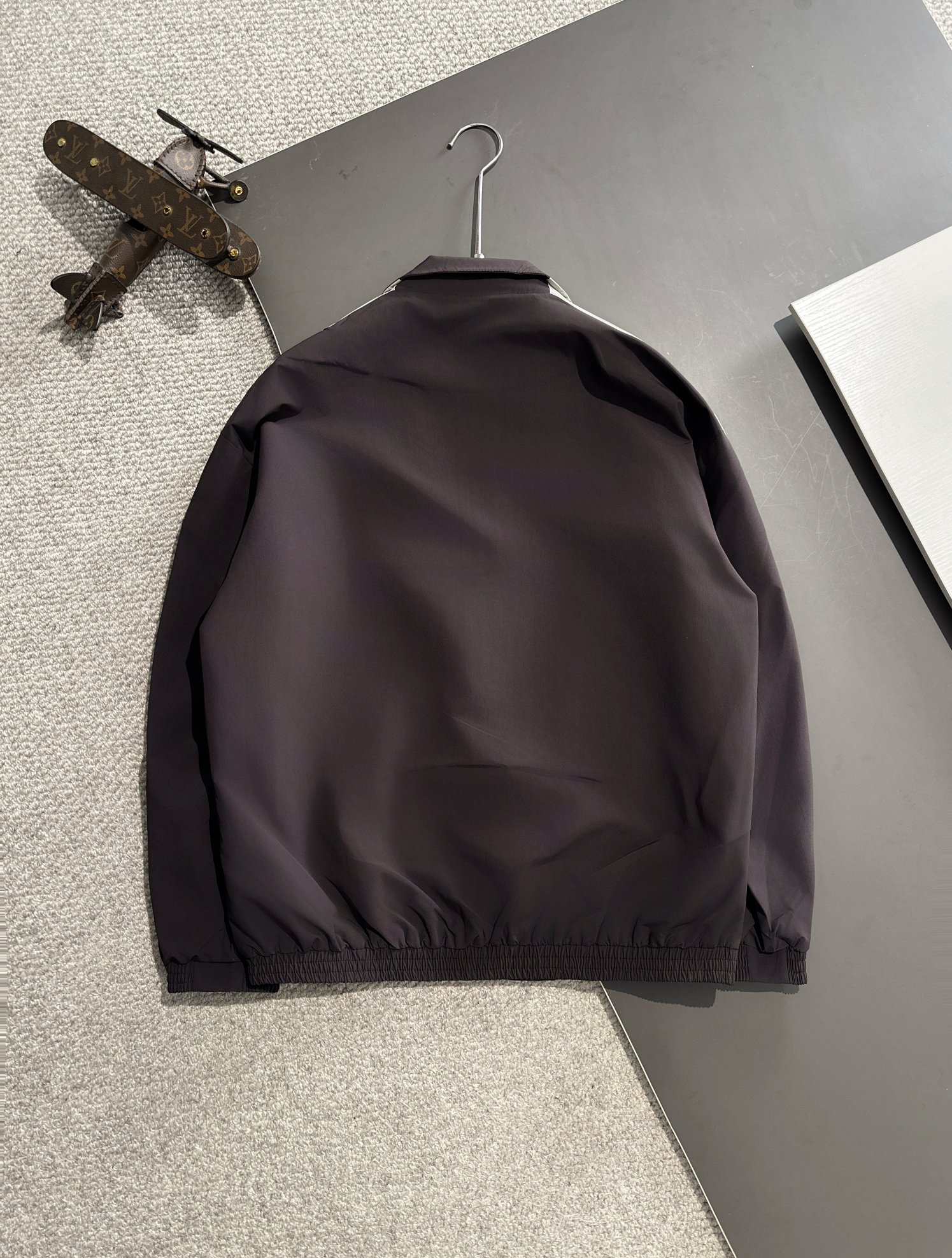 【BALENCIAGA  公式旗艦店】バレンシアガ   ジャケット着 ご好評に付き再入荷！250107