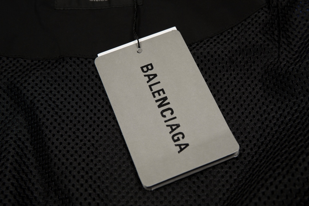 【BALENCIAGA  公式旗艦店】バレンシアガ    ジャケット着 好評に付き再入荷！250108
