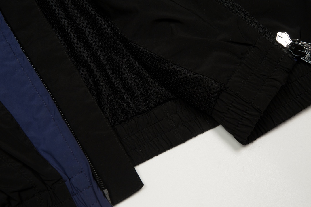 【BALENCIAGA  公式旗艦店】バレンシアガ    ジャケット着 好評に付き再入荷！250108